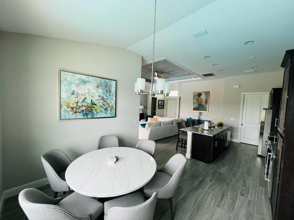 Newly Built Villa Ballerina With Heated Pool And Incredible View Into Beautiful Arrowheadcanal Cape Coral Exteriör bild