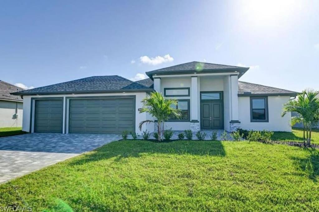Newly Built Villa Ballerina With Heated Pool And Incredible View Into Beautiful Arrowheadcanal Cape Coral Exteriör bild