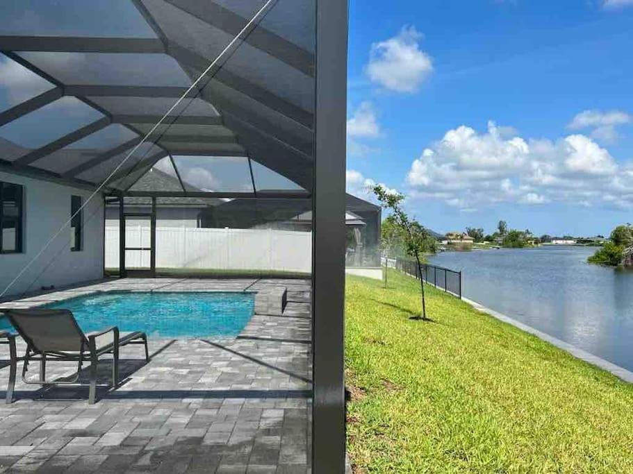 Newly Built Villa Ballerina With Heated Pool And Incredible View Into Beautiful Arrowheadcanal Cape Coral Exteriör bild