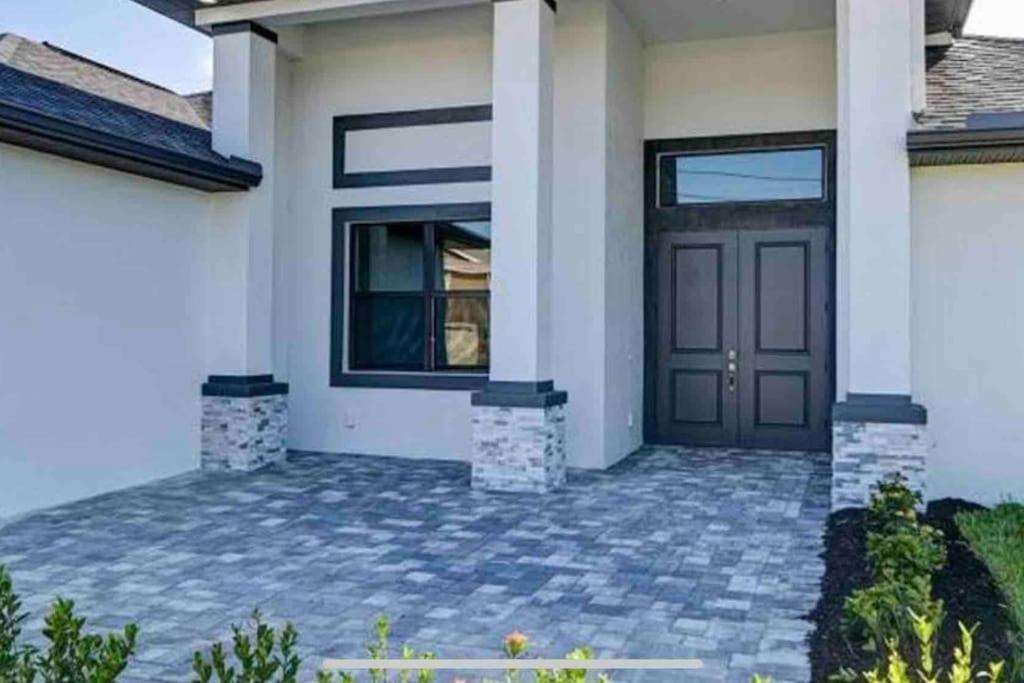 Newly Built Villa Ballerina With Heated Pool And Incredible View Into Beautiful Arrowheadcanal Cape Coral Exteriör bild